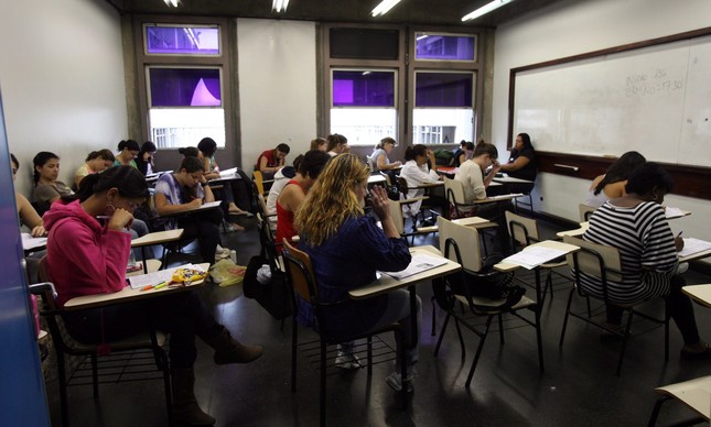 Pandemia faz busca por financiamento de cursos de medicina disparar mais de 300%