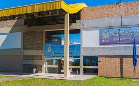 Curso de medicina não será fechado, mas deve ter turmas sem aulas por falta de professores